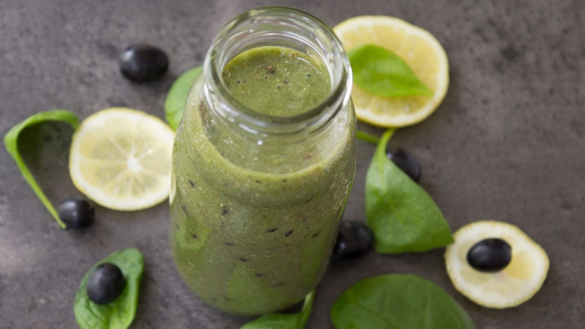 Smoothie (smuti) detoks od borovnice, banane i spanaća