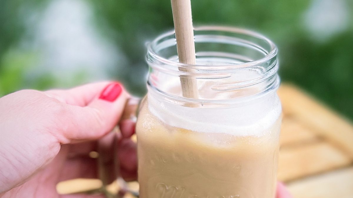 Hladna kafa sa homemade ovsenim mlekom