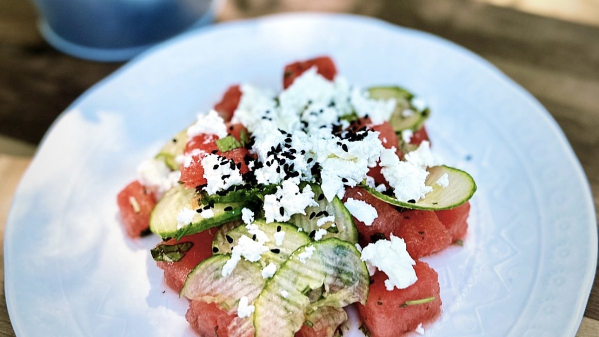 Salata sa lubenicom, krastavcem I feta sirom